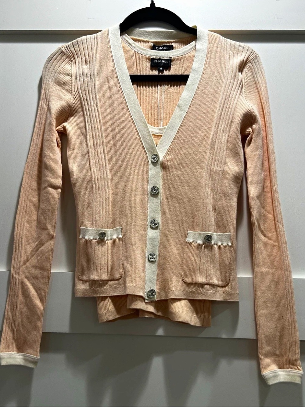 CHANEL COCO BEACH 2025 Peach/Ivory Ribbed Knit Cardigan & Tank Set FR 36
